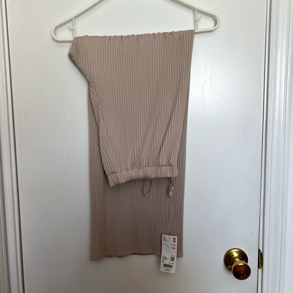 Uniqlo Pleated Straight Pants - Size S